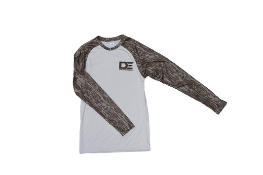 Paragon Men's Jackson Mossy Oak New Bottomland Colorblocked Long Sleeve Moisture Wicking T-Shirt With Left Chest DE Logo