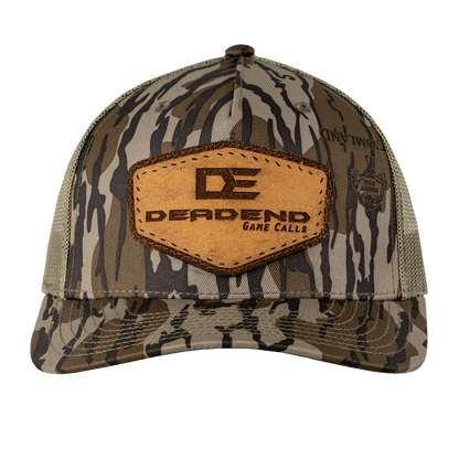 DE MOSSY OAK BOTTOMLAND LEATHER PATCH CAP